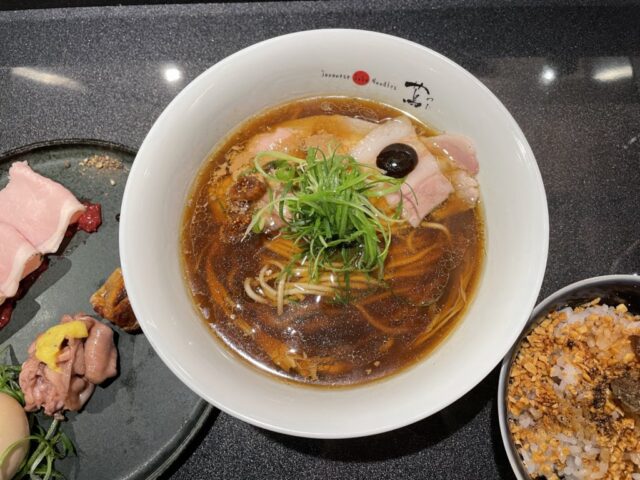 代々木上原：Japanese Soba Noodles 蔦で特製醤油そばを食べてみた【ラーメンレビュー】