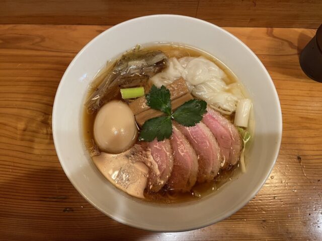 新宿歌舞伎町：麺堂にしきの特製鴨だし醤油ラーメンを食べてみた【ラーメンレビュー】