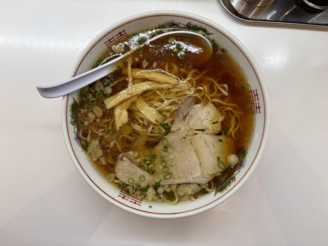 尾道市:朱華園の味を継承した『中華そば 朱』の中華そばを食べてみた【ラーメンレビュー】